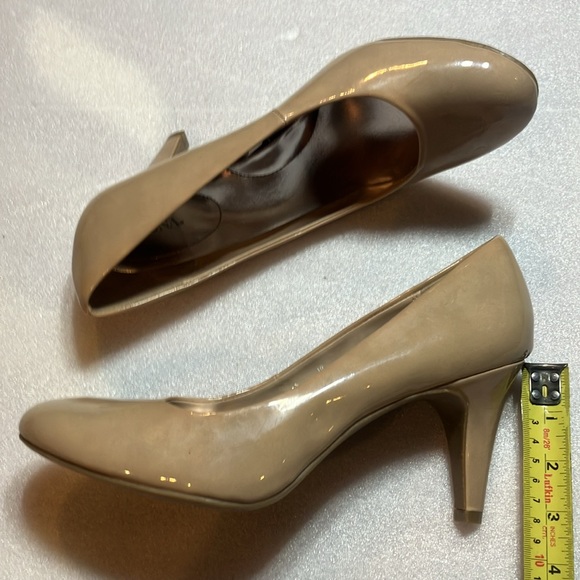 New Merona patent pumps heels. Size 10. - Picture 4 of 8